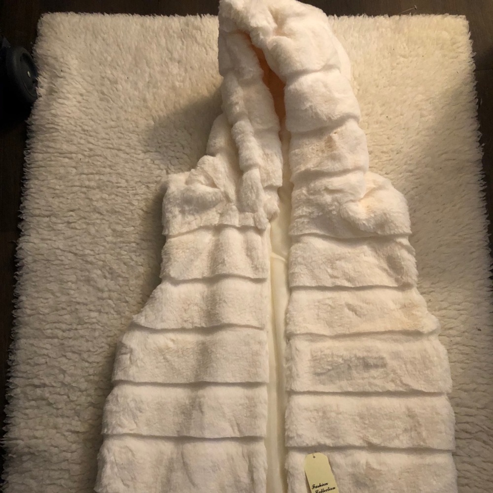 Faux fur sleeveless coat